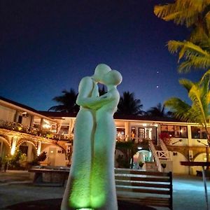 Sunbloom Beachfront Hotel And Restaurant Zambales